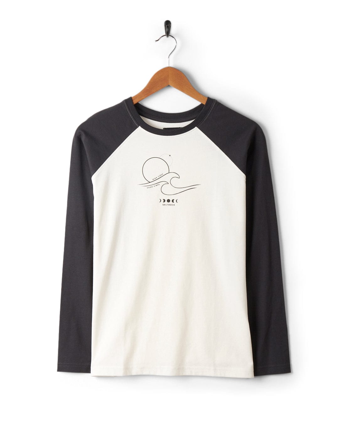 A white cotton raglan t-shirt featuring a graphic of a surfboard on the front.
Product Name: Saltrock - High Tides Womens Raglan Long Sleeve T-Shirt - White