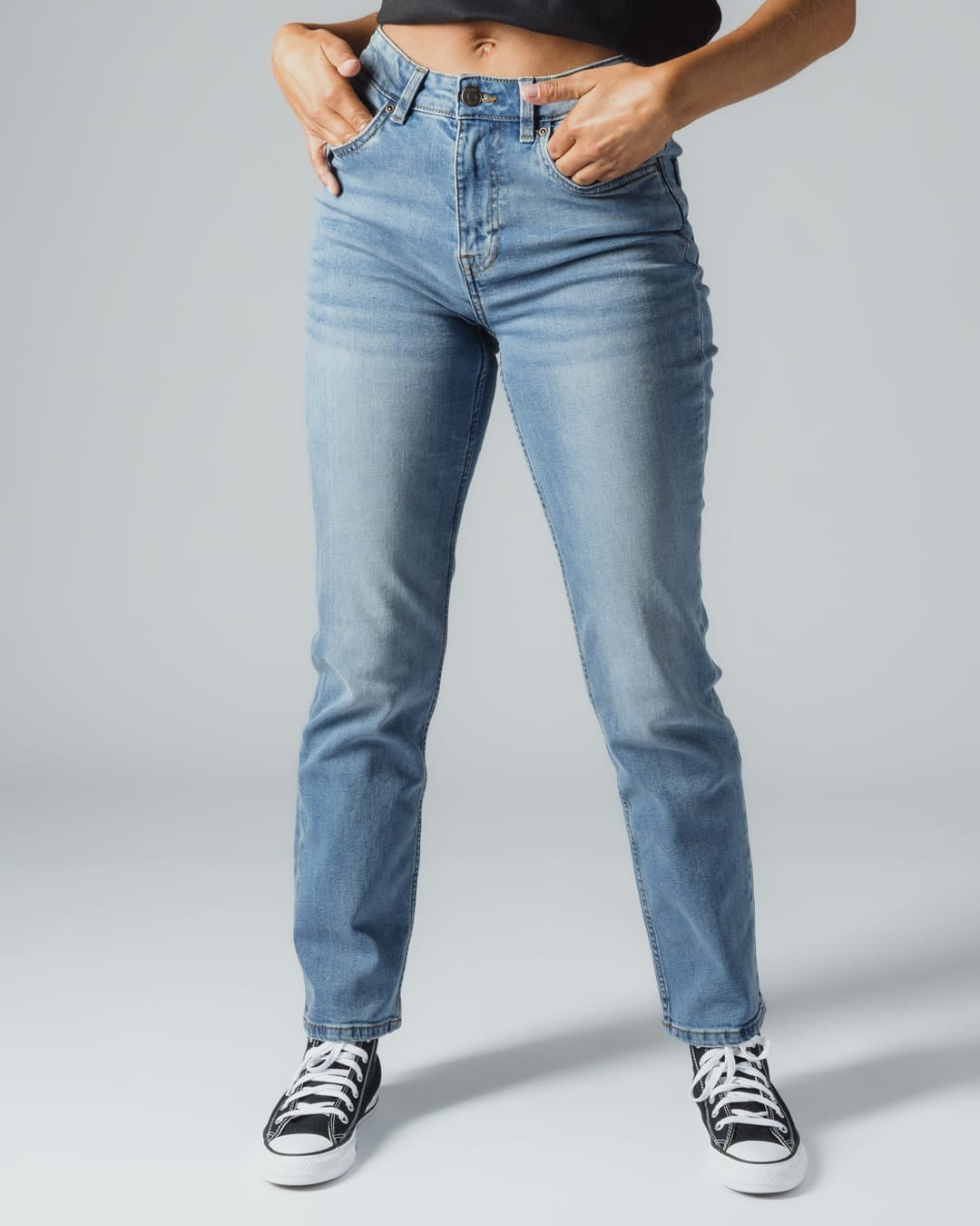 Iona Womens Straight Leg Jean In Light Denim
