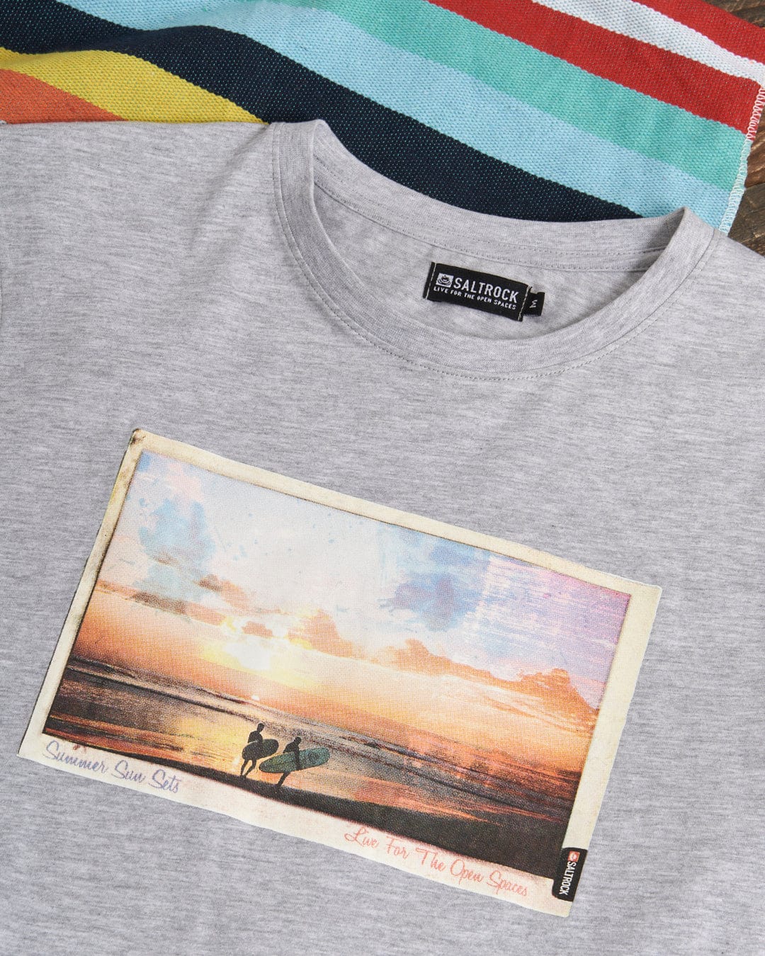 A Saltrock Sun Sets - Mens Short Sleeve T-Shirt in Grey Marl with a digital print of a beach scene at sunset.