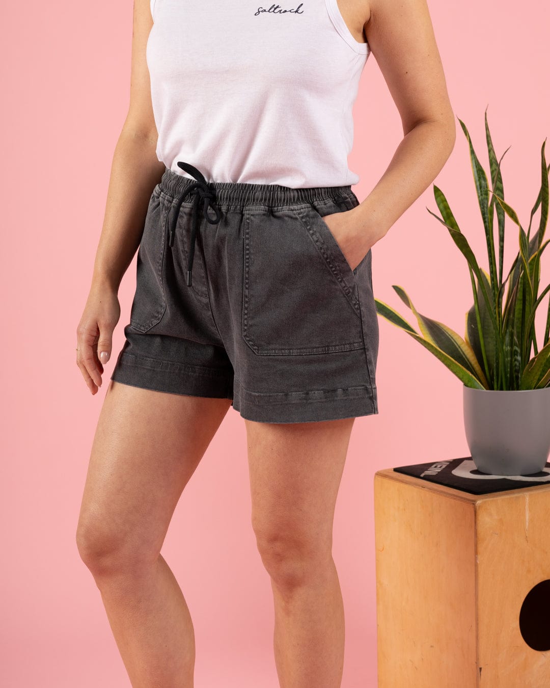 Santano - Womens Short - Washed Black
