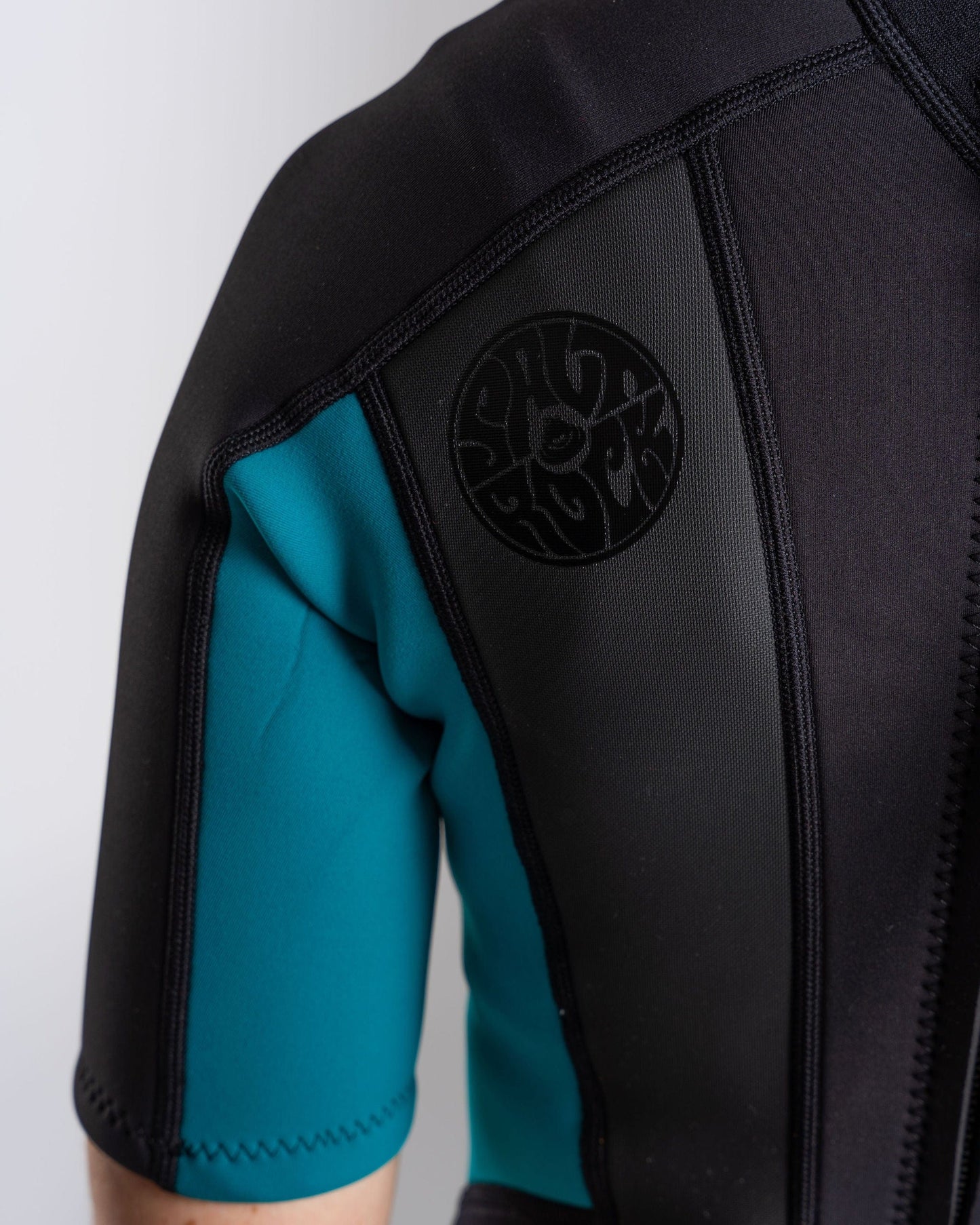 Core Womens 3/2 Shortie Wetsuit in Black/Turquoise