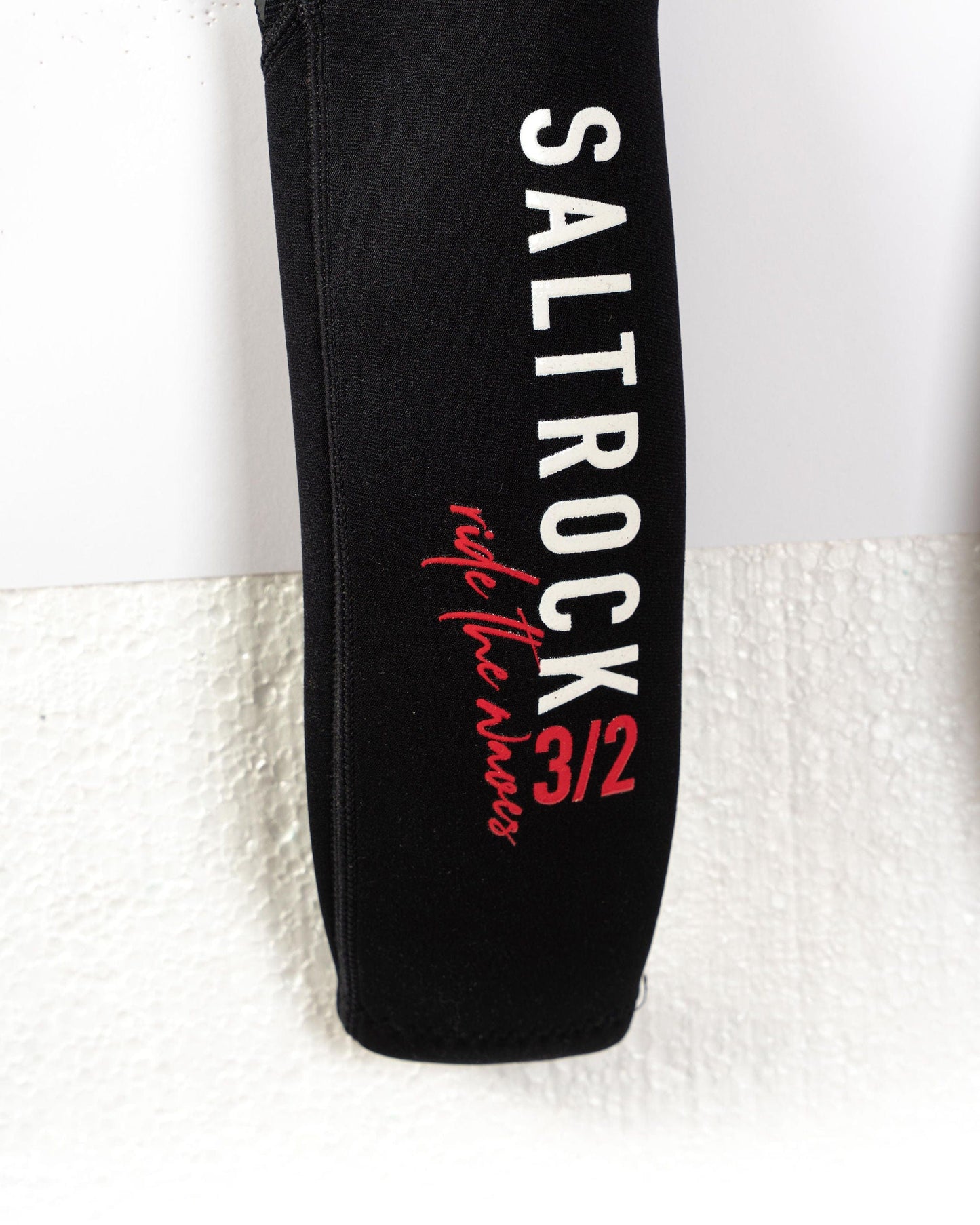 Core - Kids 3/2 Full Wetsuit - Black/Red