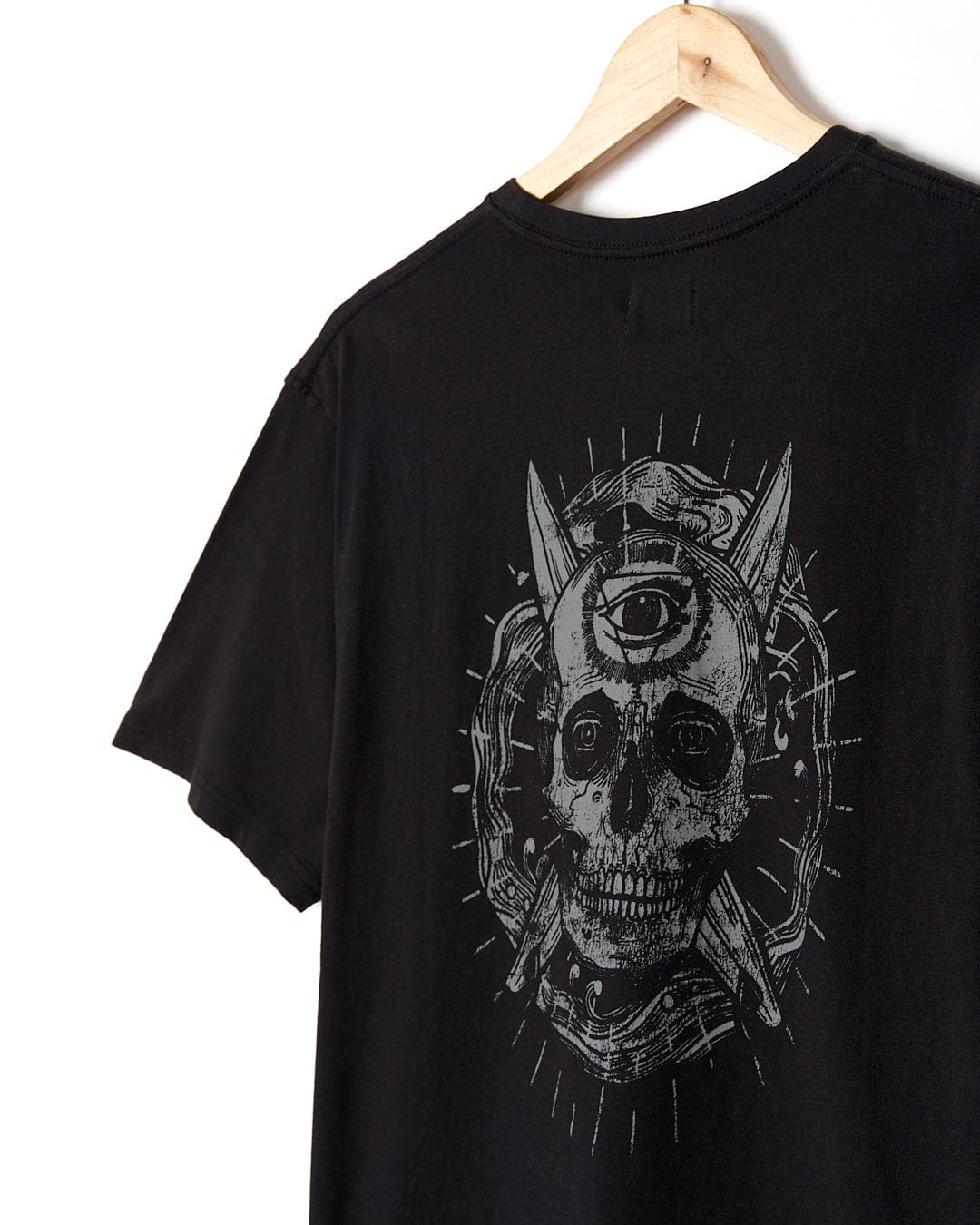 A Saltrock Eye Sea Waves - Mens Short Sleeve Stonewash T-shirt - Dark Grey with an image of a skull on it.