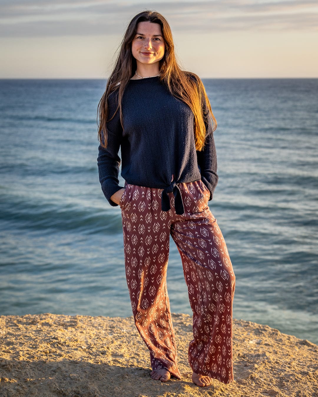 Eda Womens Woven Trouser in Dark Pink