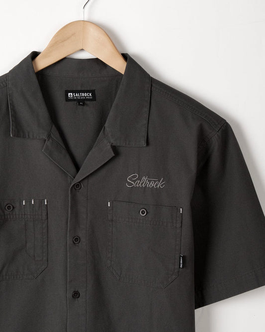 A black, 100% Cotton Boulevard - Mens Short Utility Sleeve Shirt - Dark Grey with the word 'split' embroidered on it, featuring Saltrock branding.