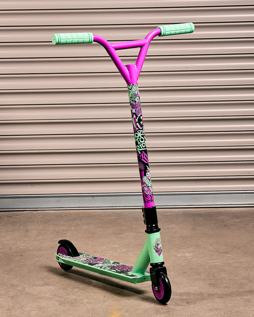 A Creeper Stunt Scooter - Turquoise by Saltrock with a pink handlebar.