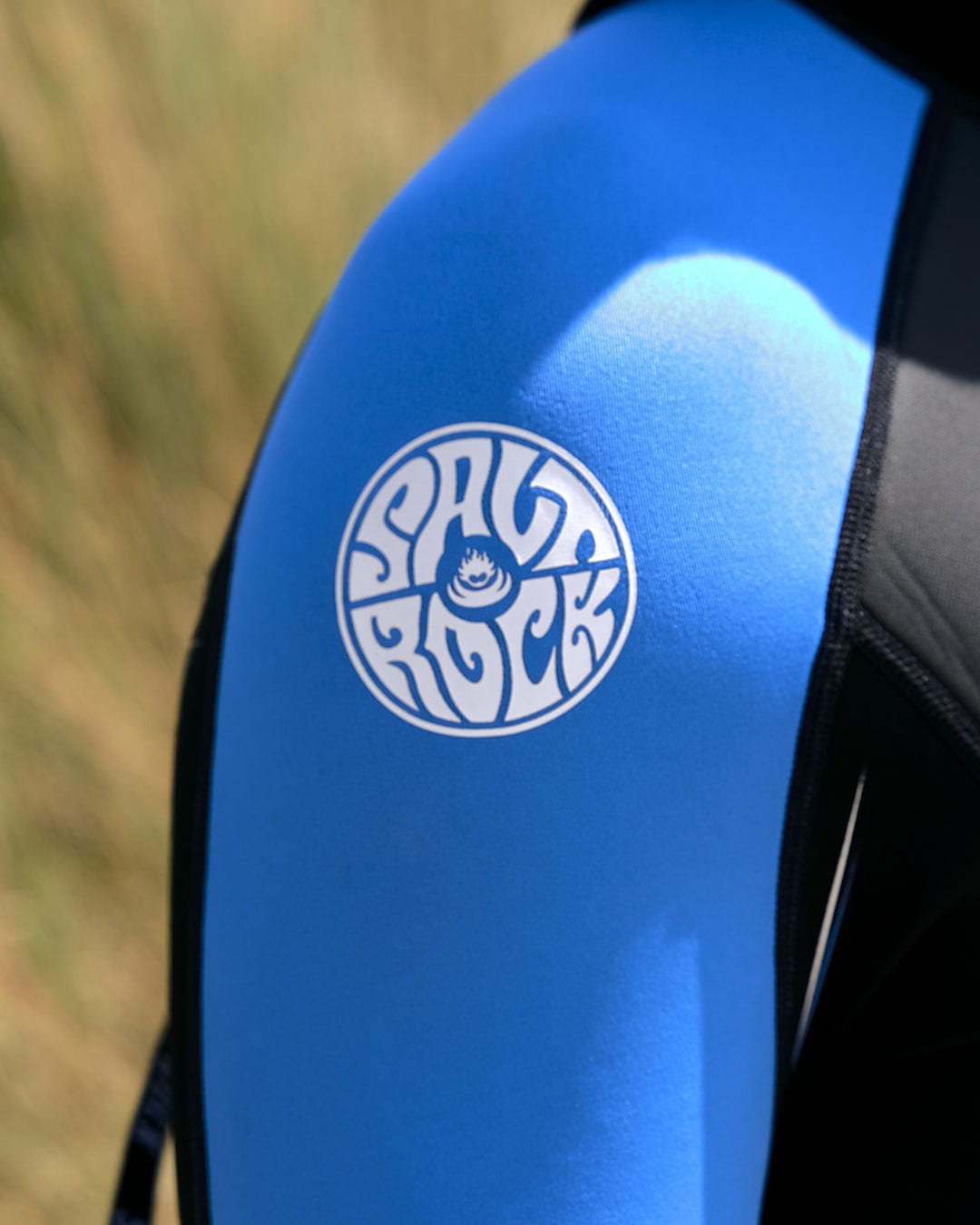 The back of a Saltrock Core - Mens 3/2 Full Wetsuit - Blue/Black with a logo on it.