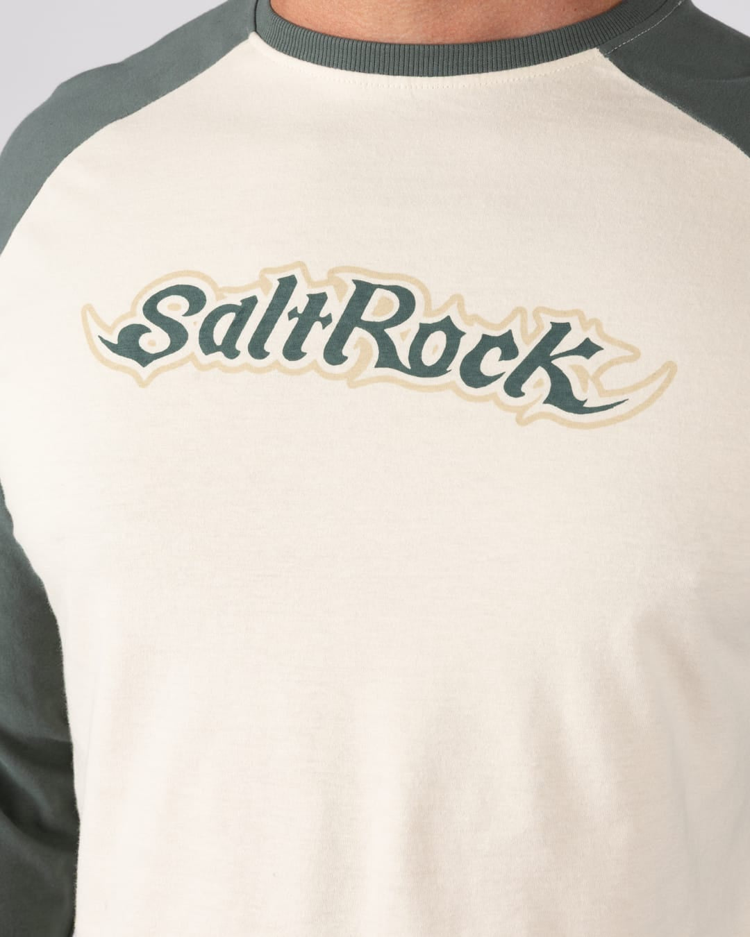 Heritage Logo Mens Long Sleeve Raglan T-Shirt in Green/Cream