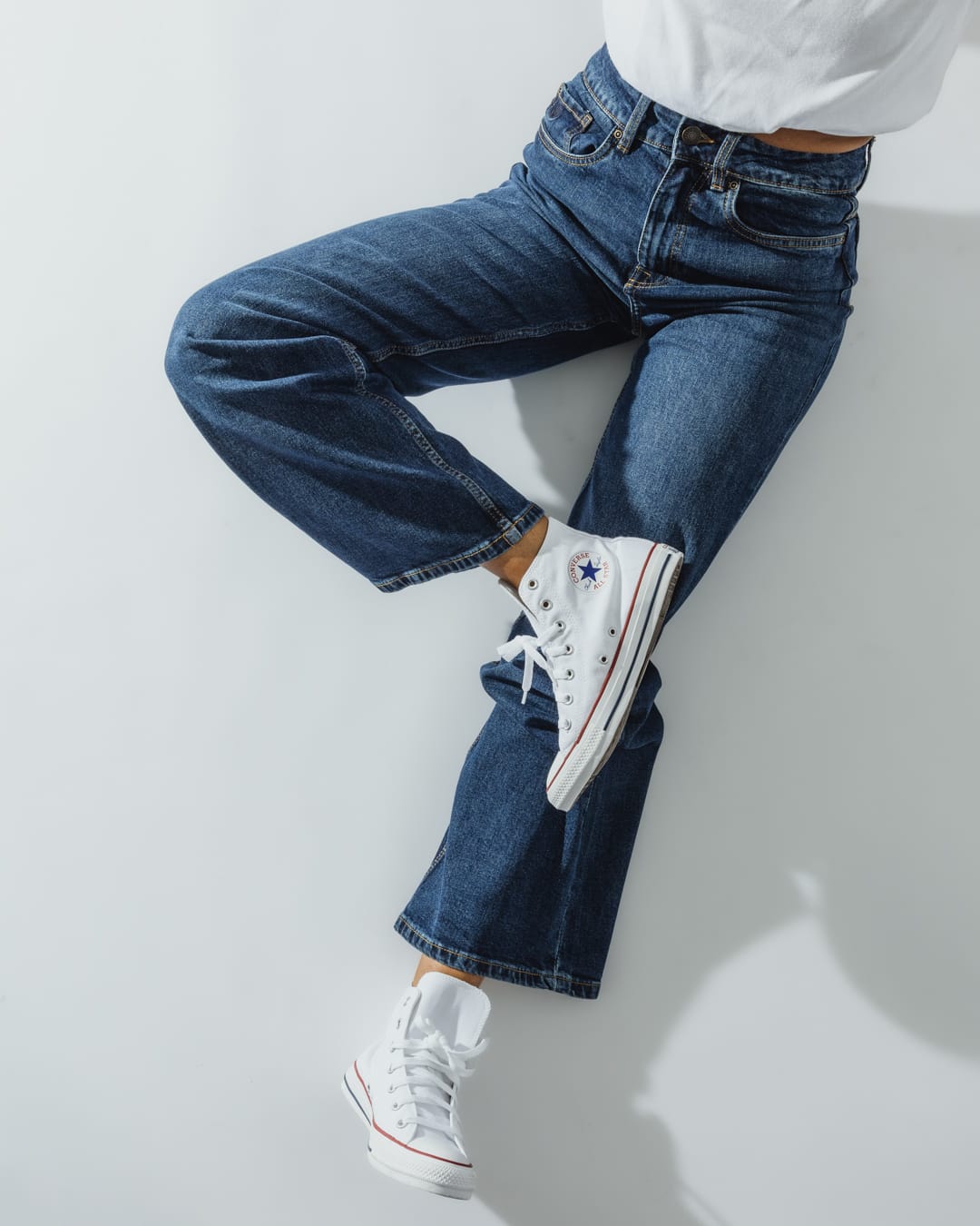 Indie Womens High Rise Wide Leg Jean In Mid Denim