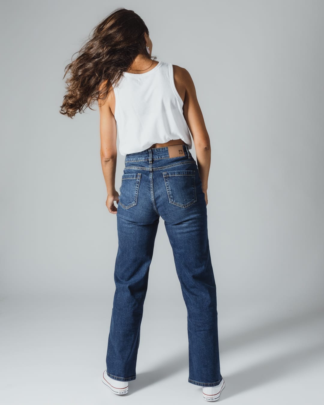 Indie Womens High Rise Wide Leg Jean In Mid Denim