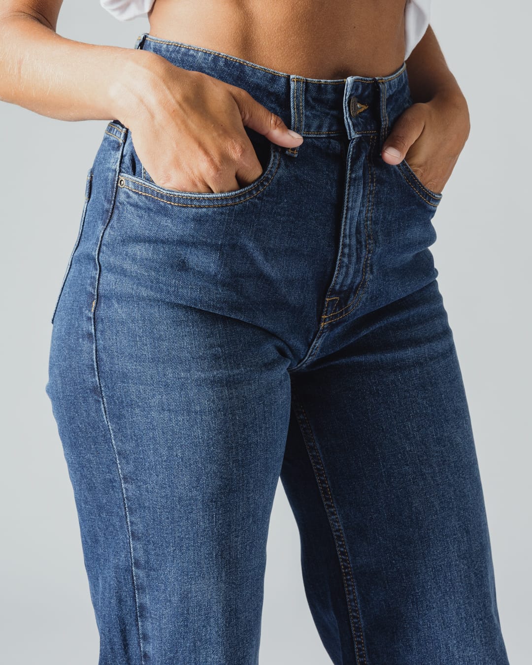 Indie Womens High Rise Wide Leg Jean In Mid Denim