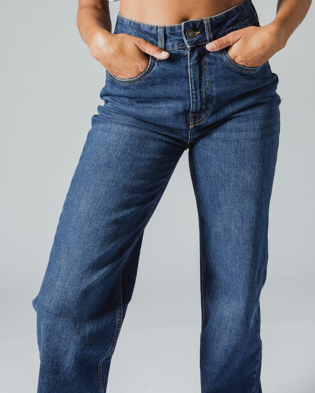 Indie Womens High Rise Wide Leg Jean In Mid Denim