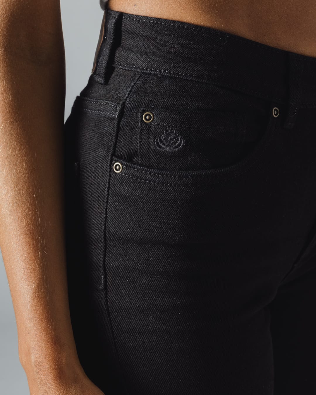 Iona Womens Straight Leg Jean In Black