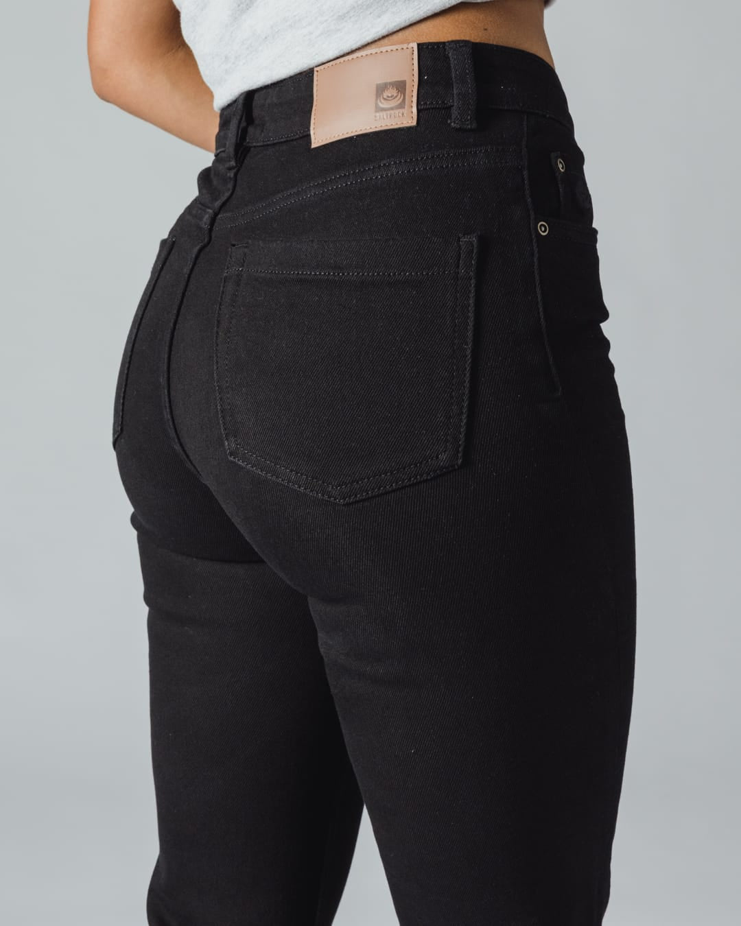 Iona Womens Straight Leg Jean In Black