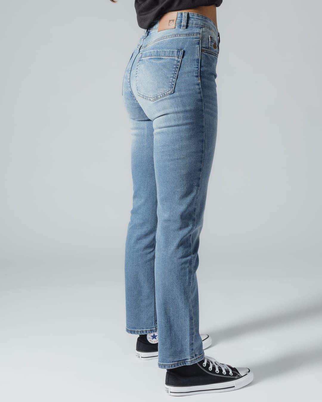 Iona Womens Straight Leg Jean In Light Denim