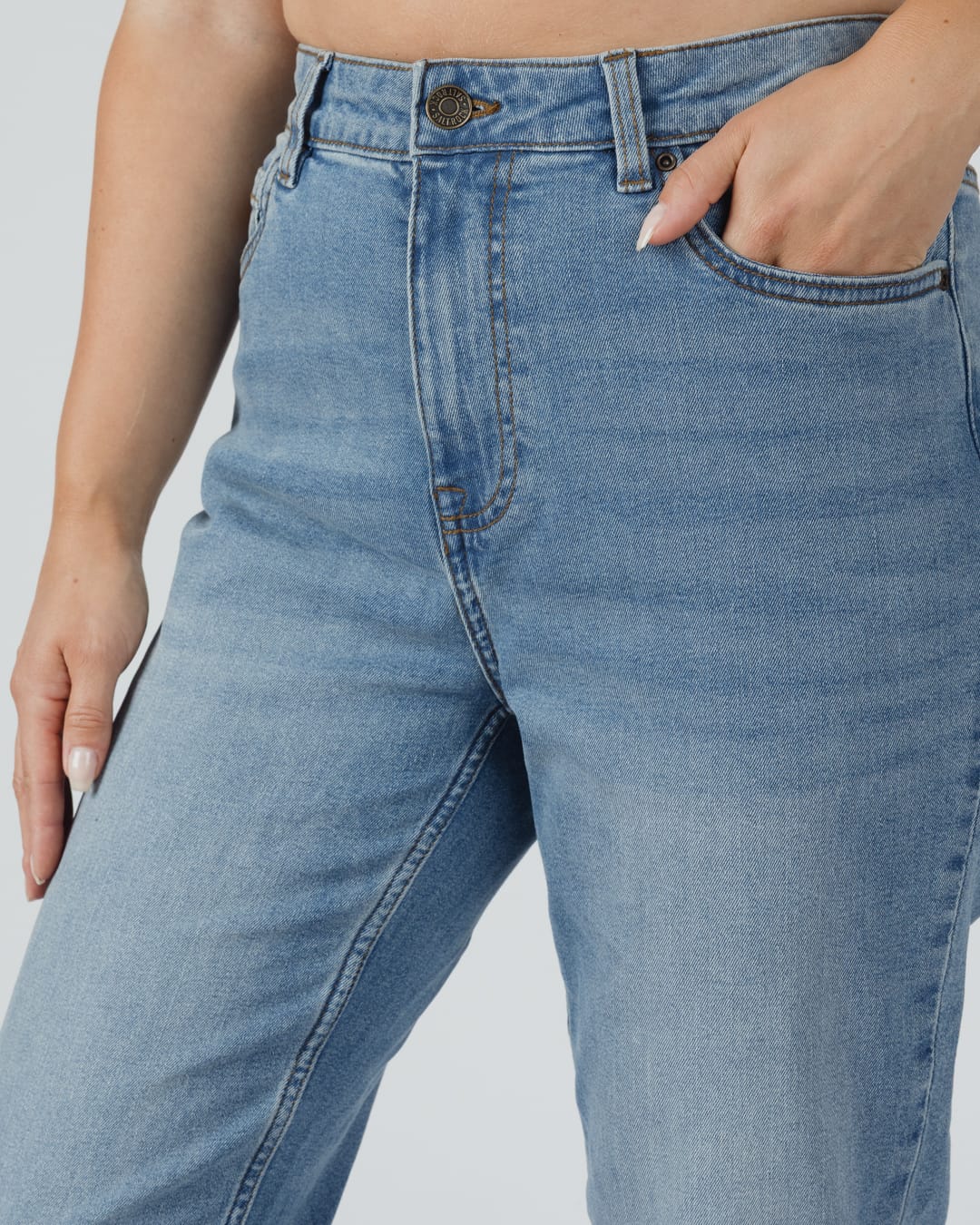 Isla Womens Mum Jean In Mid Denim
