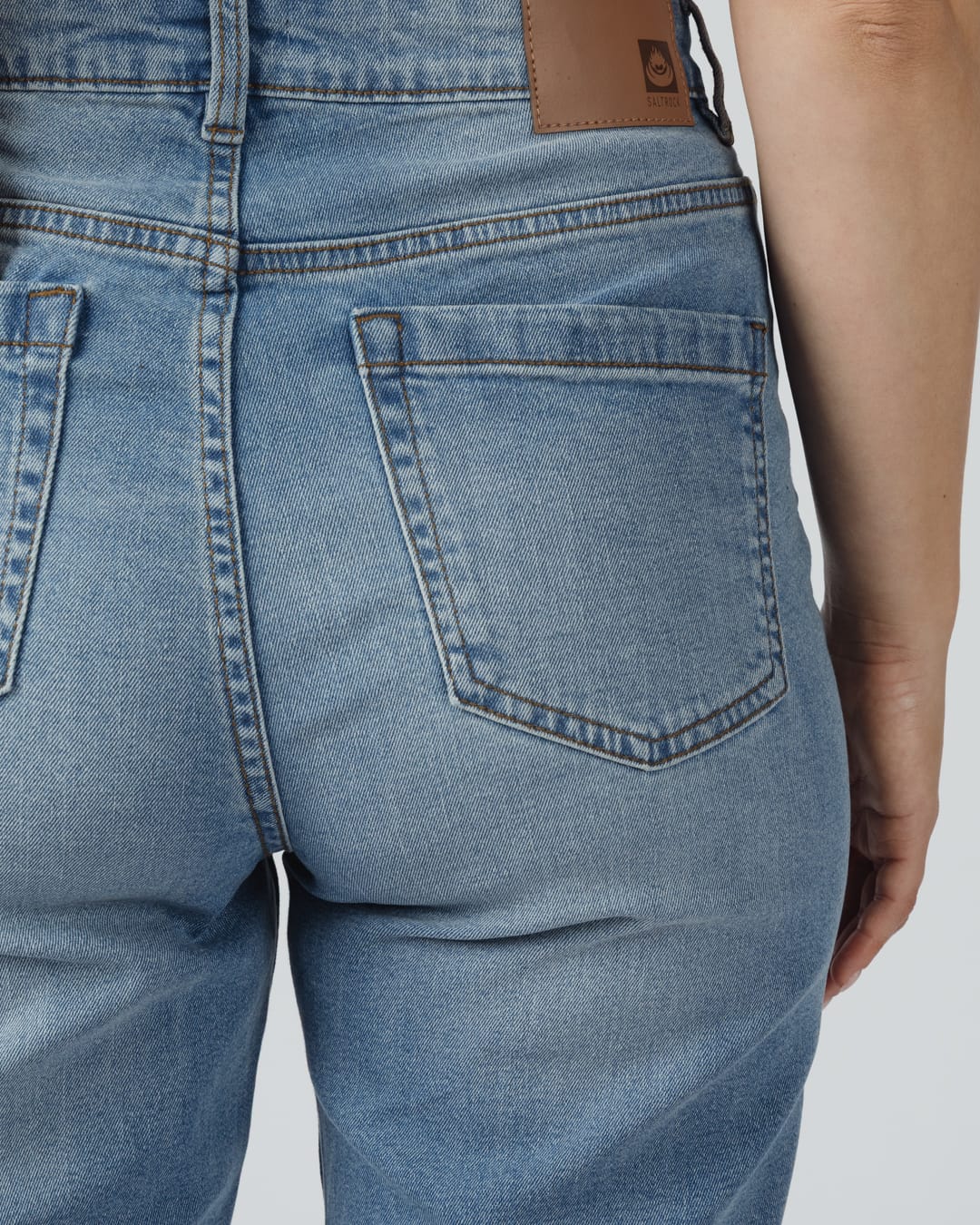 Isla Womens Mum Jean In Mid Denim