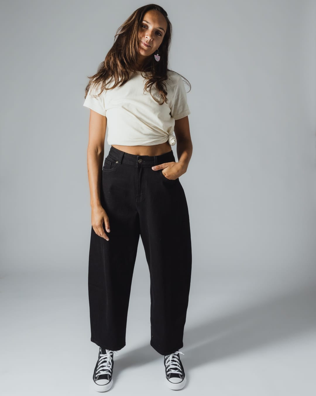 Mila Womens Barrel Jean In Black