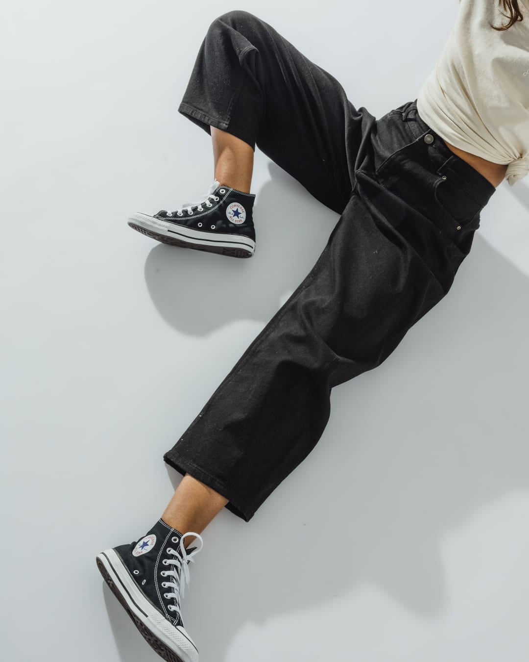 Mila Womens Barrel Jean In Black