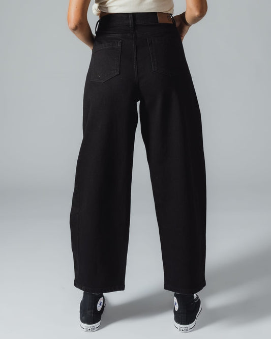 Mila Womens Barrel Jean In Black