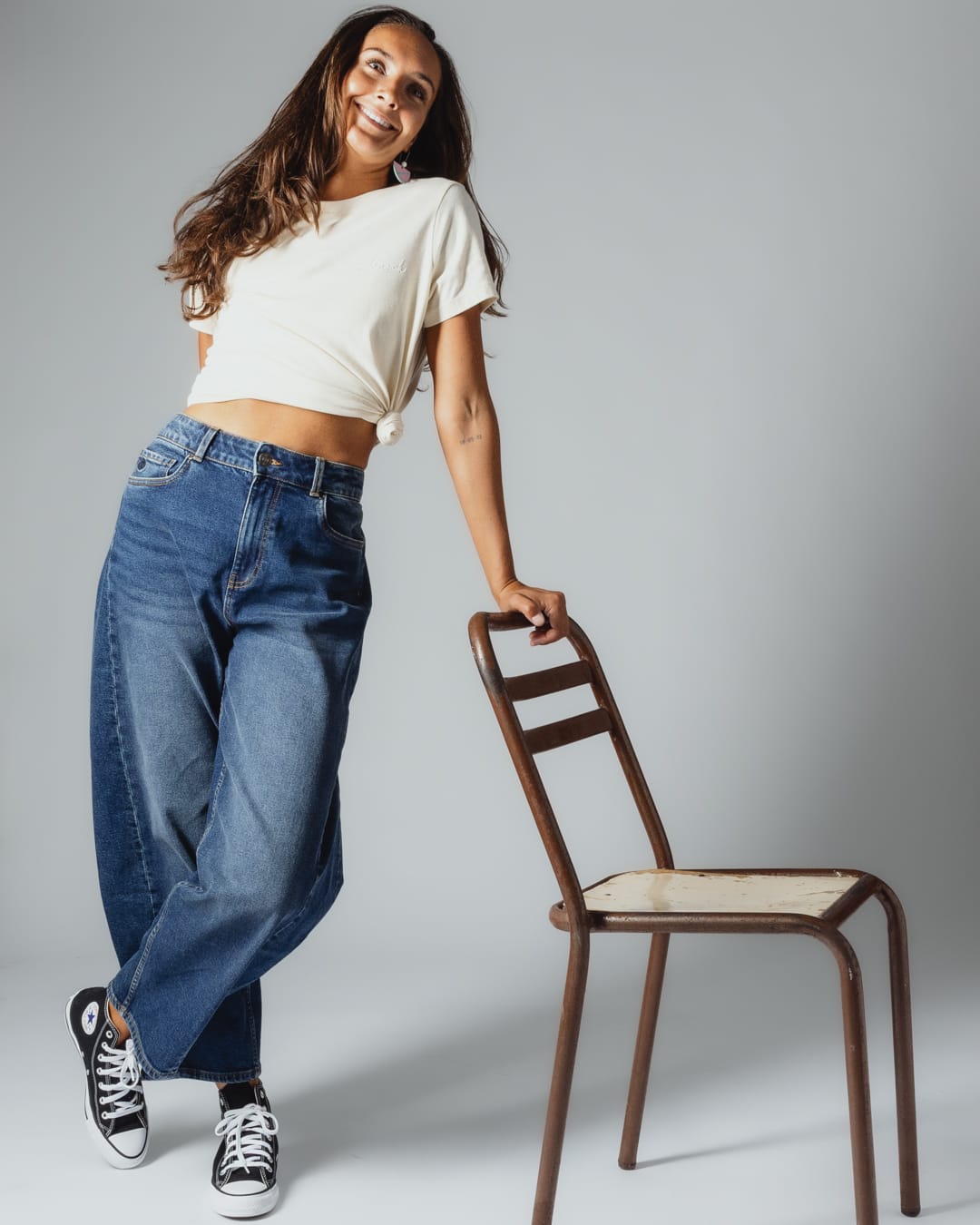 Mila Womens Barrel Jean In Mid Denim