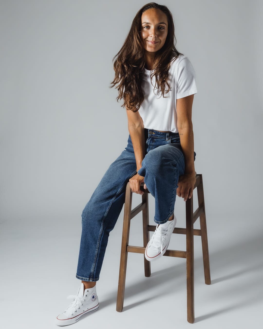 Mila Womens Barrel Jean In Mid Denim