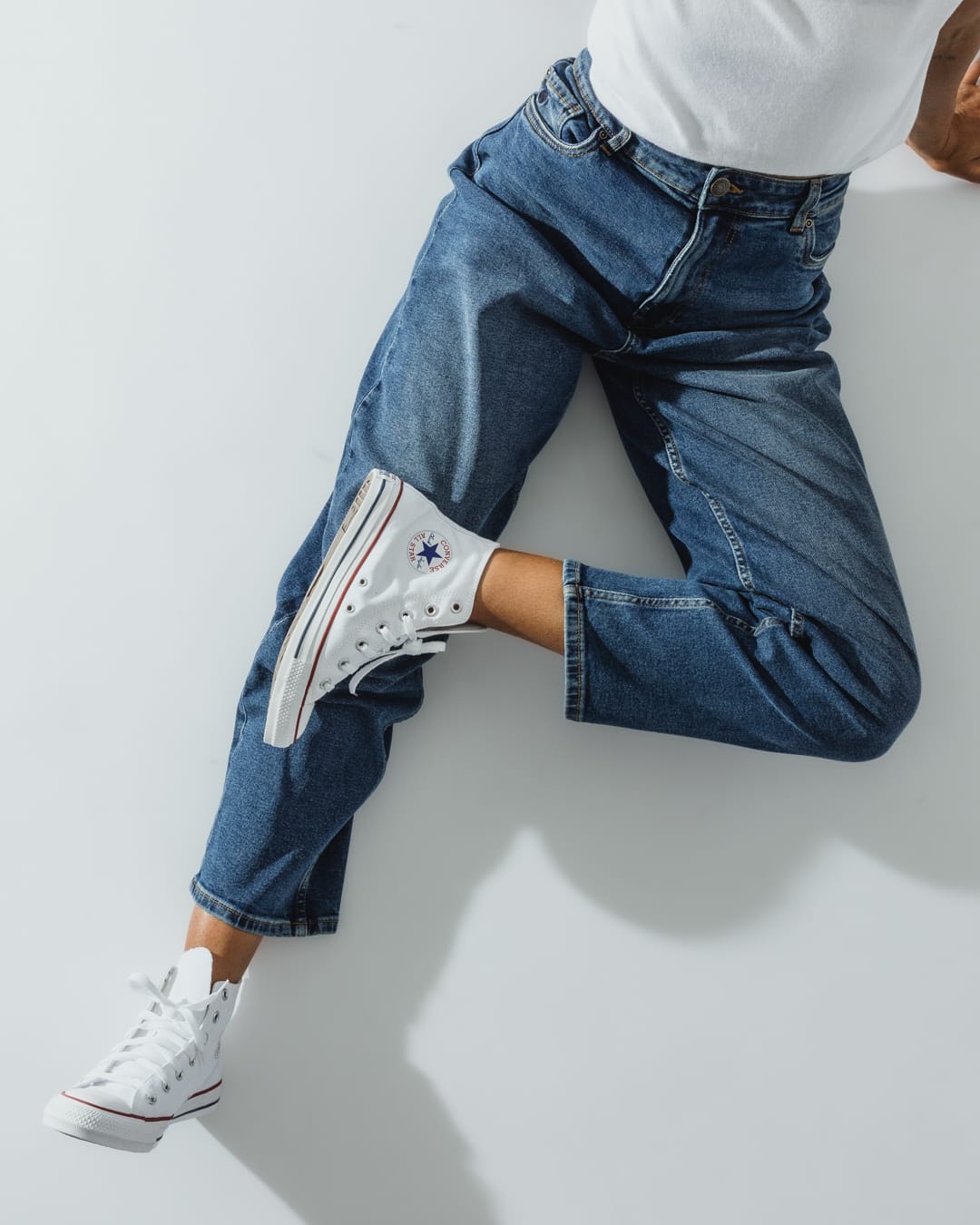 Mila Womens Barrel Jean In Mid Denim