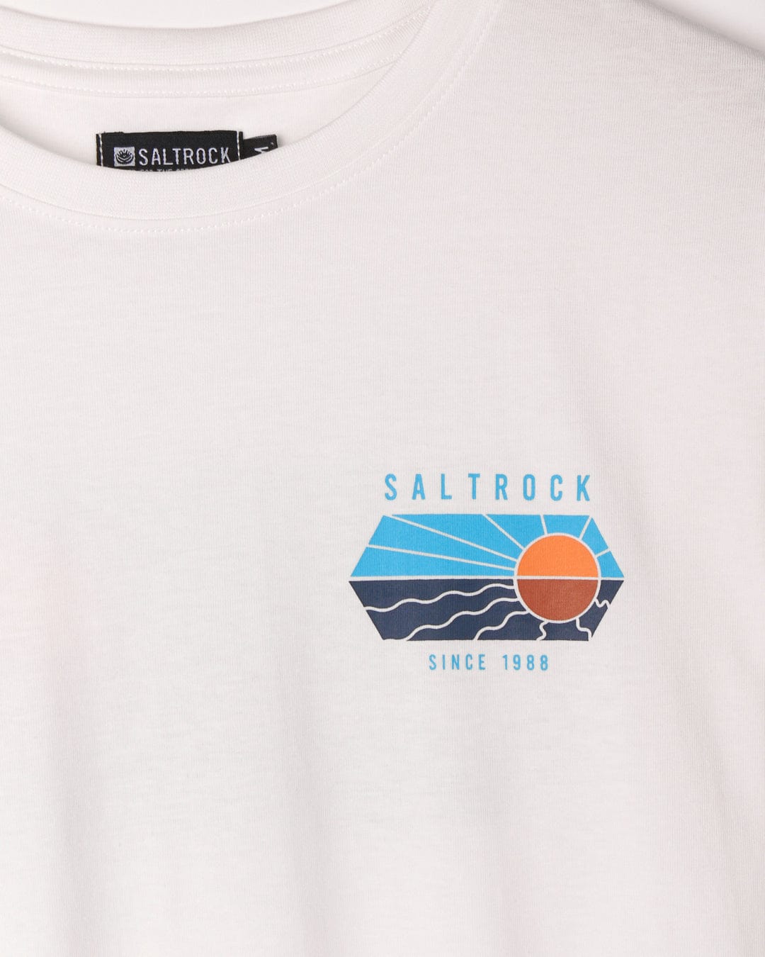 A soft white cotton Vantage Colour - Mens Short Sleeve T-Shirt featuring the Saltrock branding.