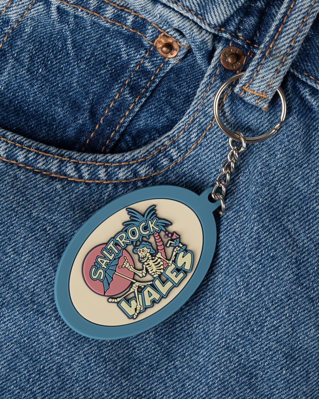 Sip 'N' Dip Wales Key Ring in Bright Blue