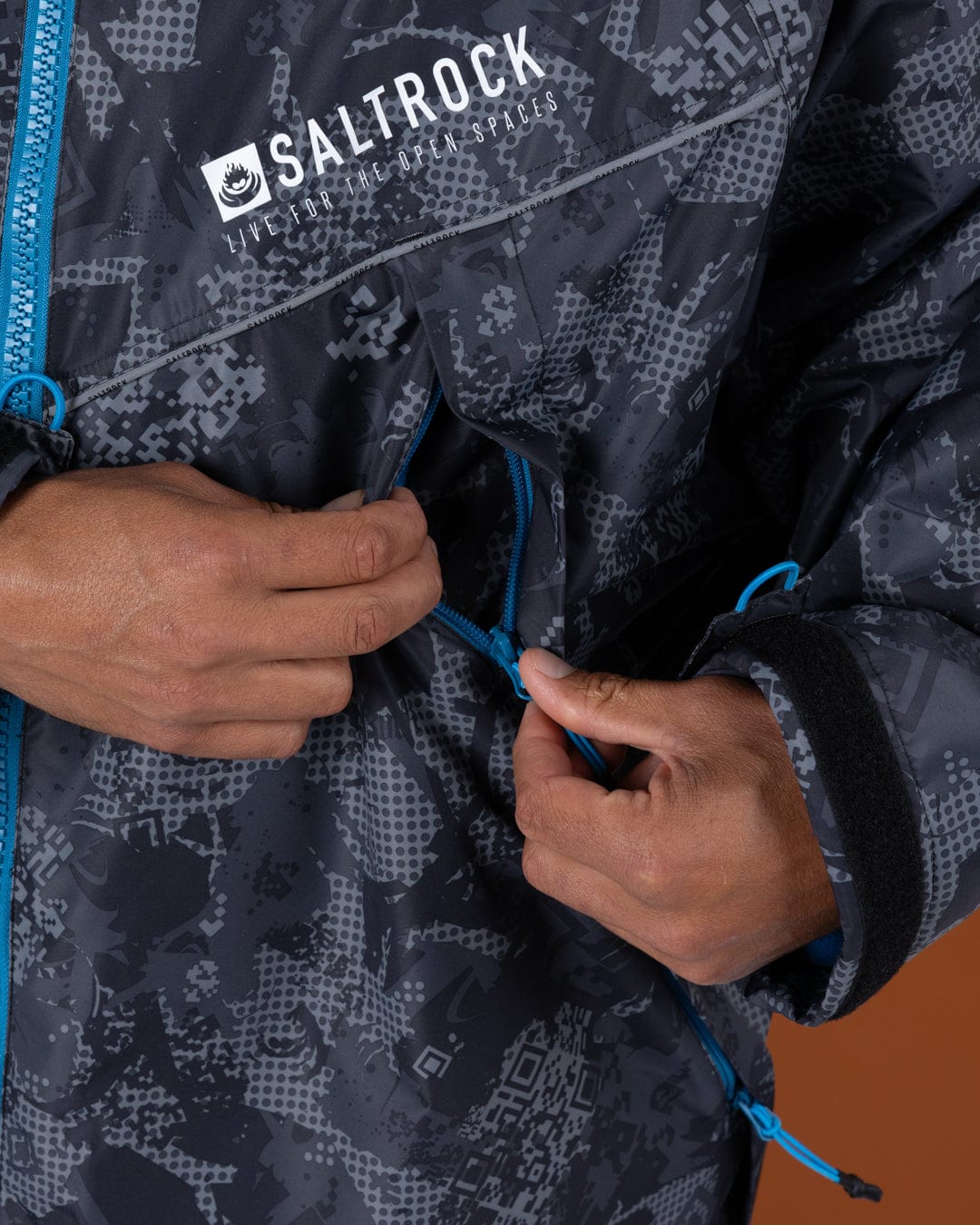 Digi Camo Changing Robe - Black/Blue