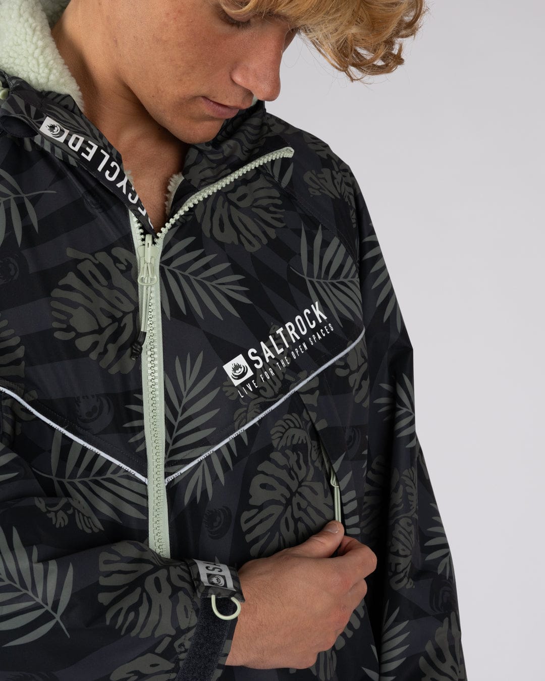 Warp Surf Changing Robe - Dark Grey