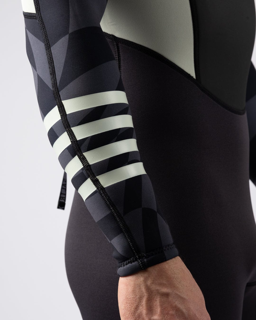 Warp Mens 3/2 Wetsuit in Dark Grey