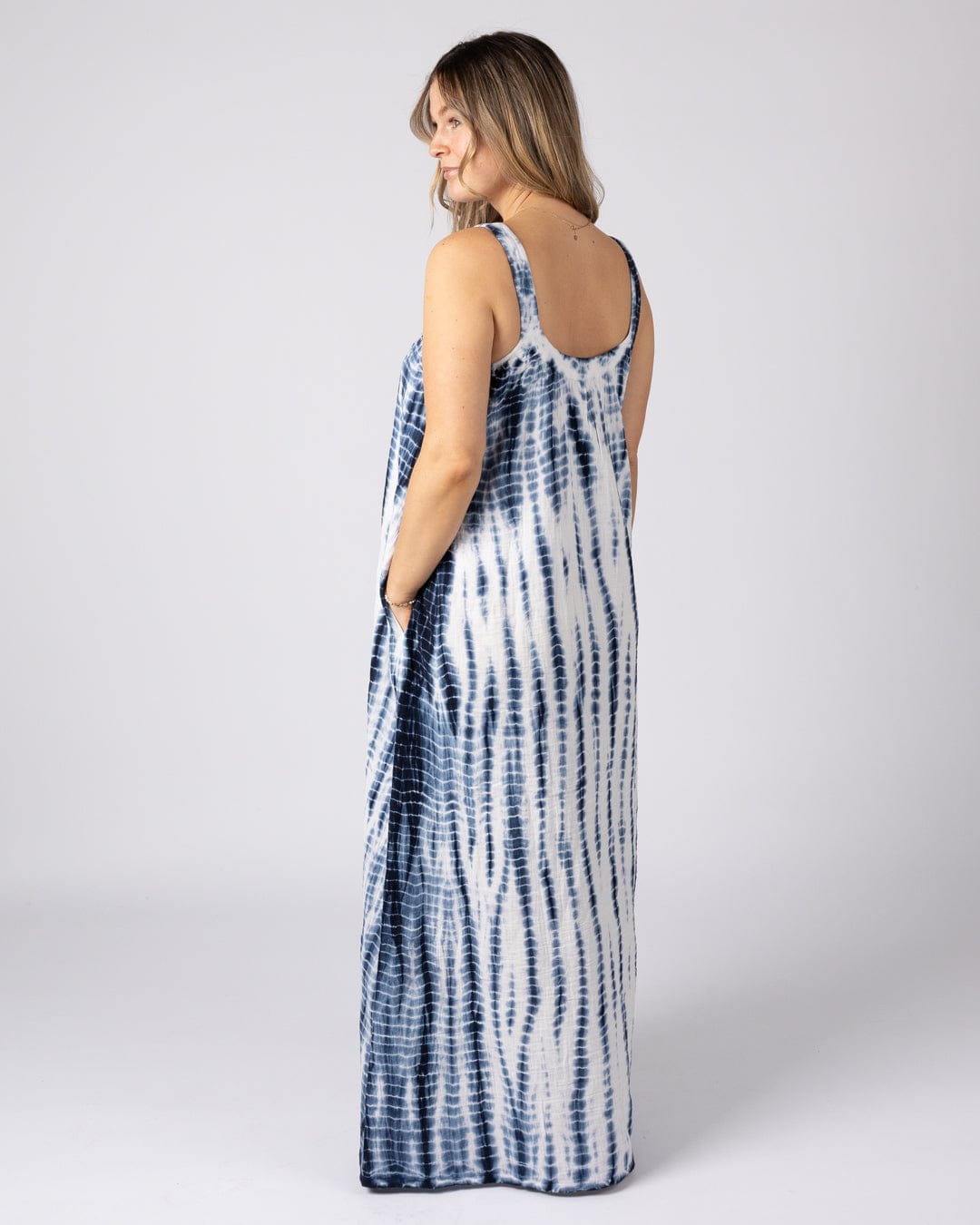 Melda  Womens Oversized Midi Dress in Blue